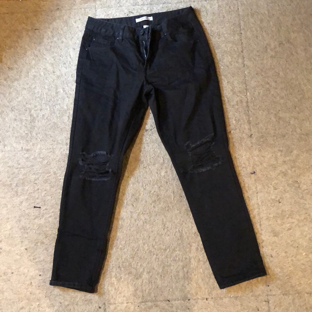 Distressed black boyfriend jeans